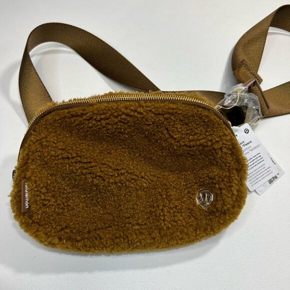 NWT Lululemon Everywhere Belt Bag Fleece Teddy Sherpa Furry Brown Gold Caramel - Picture 9 of 16